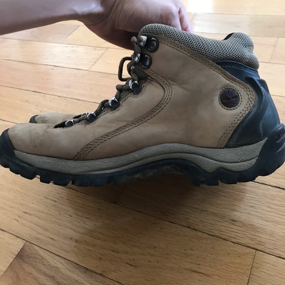 Timberlands. Women’s size 8 - Picture 2 of 5
